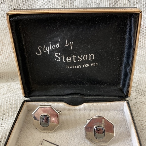 Men’s Vintage Cuff Links and Tie Bar. Silver toned/Black stone embellishment. - Picture 2 of 6